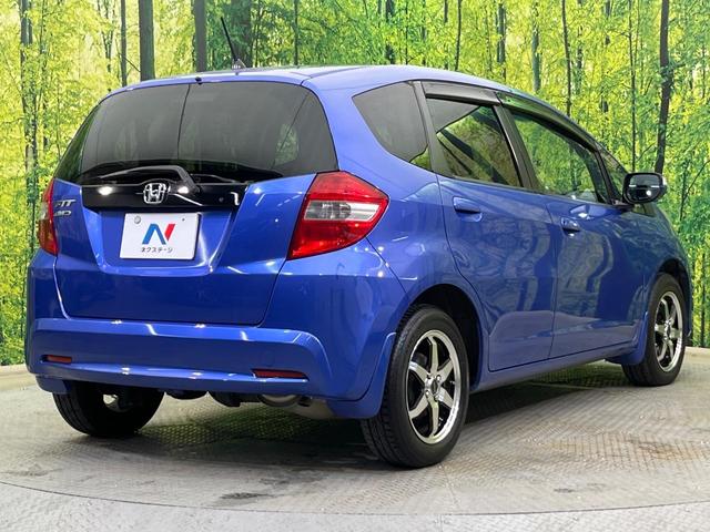フィット Gスマートセレクション 4WD 楽ナビ バックカメラ 寒冷地仕様 禁煙車 スマートキー HIDヘッド ビルトインETC オートライト CD/DVD再生 シートリフター 電動格納ミラー 15インチAW プライバシーガラス(17枚目)