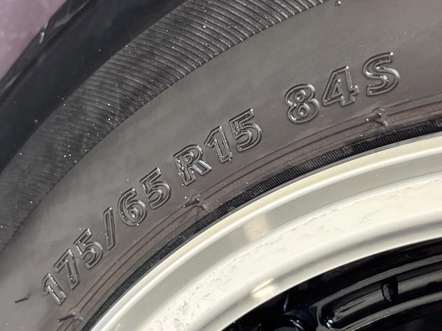 フィット Gスマートセレクション 4WD 楽ナビ バックカメラ 寒冷地仕様 禁煙車 スマートキー HIDヘッド ビルトインETC オートライト CD/DVD再生 シートリフター 電動格納ミラー 15インチAW プライバシーガラス(25枚目)