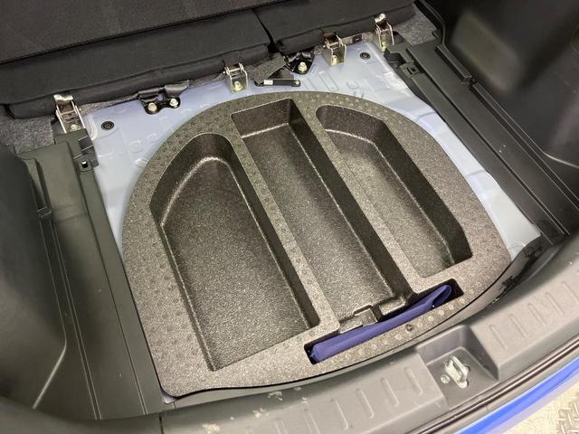 フィット Gスマートセレクション 4WD 楽ナビ バックカメラ 寒冷地仕様 禁煙車 スマートキー HIDヘッド ビルトインETC オートライト CD/DVD再生 シートリフター 電動格納ミラー 15インチAW プライバシーガラス(33枚目)