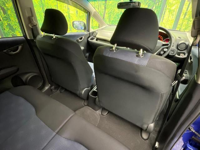 フィット Gスマートセレクション 4WD 楽ナビ バックカメラ 寒冷地仕様 禁煙車 スマートキー HIDヘッド ビルトインETC オートライト CD/DVD再生 シートリフター 電動格納ミラー 15インチAW プライバシーガラス(40枚目)