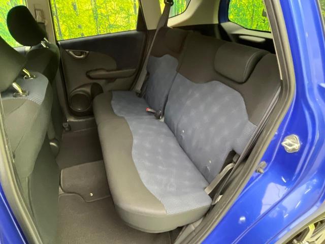 フィット Gスマートセレクション 4WD 楽ナビ バックカメラ 寒冷地仕様 禁煙車 スマートキー HIDヘッド ビルトインETC オートライト CD/DVD再生 シートリフター 電動格納ミラー 15インチAW プライバシーガラス(43枚目)