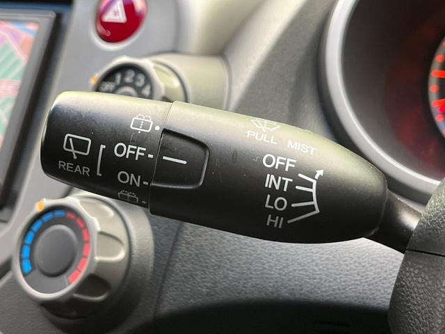 フィット Gスマートセレクション 4WD 楽ナビ バックカメラ 寒冷地仕様 禁煙車 スマートキー HIDヘッド ビルトインETC オートライト CD/DVD再生 シートリフター 電動格納ミラー 15インチAW プライバシーガラス(52枚目)