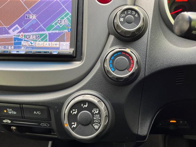 フィット Gスマートセレクション 4WD 楽ナビ バックカメラ 寒冷地仕様 禁煙車 スマートキー HIDヘッド ビルトインETC オートライト CD/DVD再生 シートリフター 電動格納ミラー 15インチAW プライバシーガラス(53枚目)