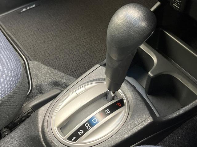 フィット Gスマートセレクション 4WD 楽ナビ バックカメラ 寒冷地仕様 禁煙車 スマートキー HIDヘッド ビルトインETC オートライト CD/DVD再生 シートリフター 電動格納ミラー 15インチAW プライバシーガラス(55枚目)
