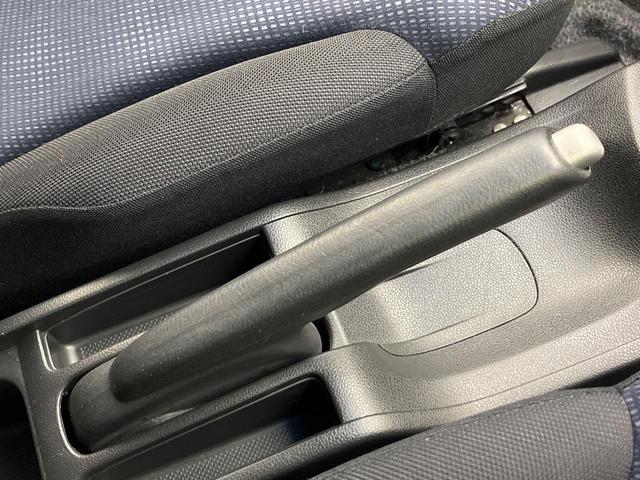 フィット Gスマートセレクション 4WD 楽ナビ バックカメラ 寒冷地仕様 禁煙車 スマートキー HIDヘッド ビルトインETC オートライト CD/DVD再生 シートリフター 電動格納ミラー 15インチAW プライバシーガラス(56枚目)