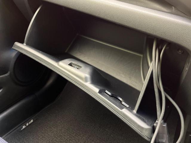 フィット Gスマートセレクション 4WD 楽ナビ バックカメラ 寒冷地仕様 禁煙車 スマートキー HIDヘッド ビルトインETC オートライト CD/DVD再生 シートリフター 電動格納ミラー 15インチAW プライバシーガラス(64枚目)