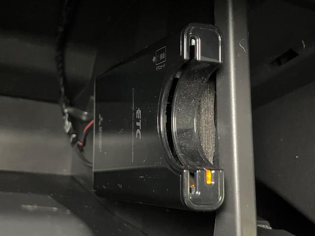 タント カスタムＲＳ　トップエディションＳＡＩＩＩ　ターボ　両側電動ドア　ＳＤナビ　バックカメラ　衝突被害軽減システム　禁煙車　ハーフレザーシート　シートヒーター　スマートキー　ＬＥＤヘッド　ＥＴＣ　オートハイビーム　車線逸脱警報　Ｂｌｕｅｔｏｏｔｈ（7枚目）