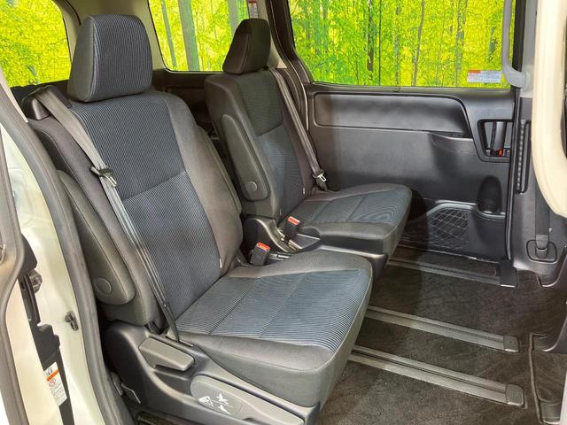 ノア X 楽ナビ 両側電動スライド プッシュスタート 禁煙車 セーフティセンス LEDヘッド クルコン 前後ドラレコ ビルトインETC デュアルオートエアコン 電動格納ドアミラー アイドリングストップ(10枚目)