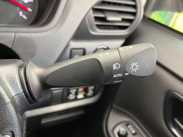 ノア X 楽ナビ 両側電動スライド プッシュスタート 禁煙車 セーフティセンス LEDヘッド クルコン 前後ドラレコ ビルトインETC デュアルオートエアコン 電動格納ドアミラー アイドリングストップ(55枚目)