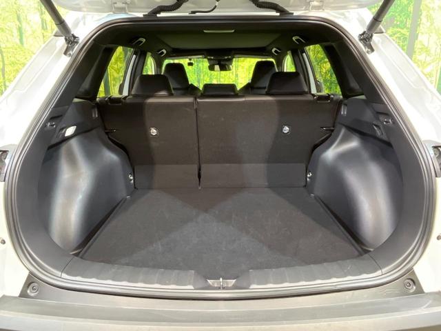 カローラクロス ハイブリッド　Ｚ　４ＷＤ　パノラマルーフ　寒冷地仕様　純正１０．５型ナビ　全周囲カメラ　トヨタチームメイト　ディスプレイオーディオ＋　レーダークルーズ　禁煙車　電動リアゲート　パワーシート　ドラレコ　コーナーセンサー（12枚目）