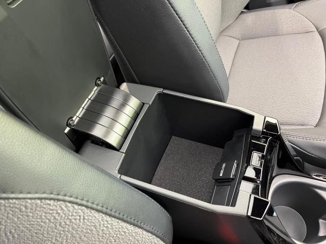 カローラクロス ハイブリッド　Ｚ　４ＷＤ　パノラマルーフ　寒冷地仕様　純正１０．５型ナビ　全周囲カメラ　トヨタチームメイト　ディスプレイオーディオ＋　レーダークルーズ　禁煙車　電動リアゲート　パワーシート　ドラレコ　コーナーセンサー（42枚目）