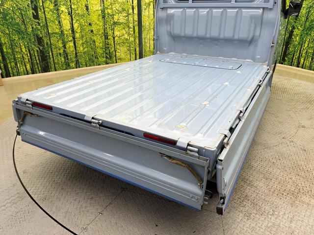 ハイゼットトラック エクストラSAIIIt 4WD MT車 スマートアシスト オーディオ 禁煙車 LEDヘッド LEDフォグ キーレスキー プライバシーガラス 荷台ステップ 12インチホイール バニティミラー 盗難防止システム(7枚目)