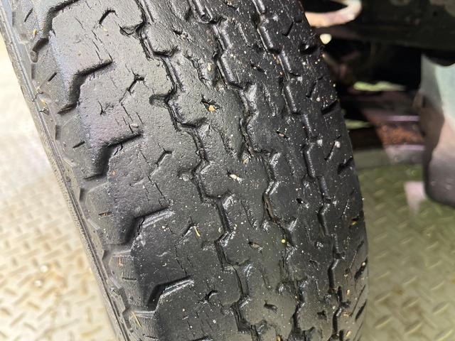 ハイゼットトラック エクストラSAIIIt 4WD MT車 スマートアシスト オーディオ 禁煙車 LEDヘッド LEDフォグ キーレスキー プライバシーガラス 荷台ステップ 12インチホイール バニティミラー 盗難防止システム(18枚目)