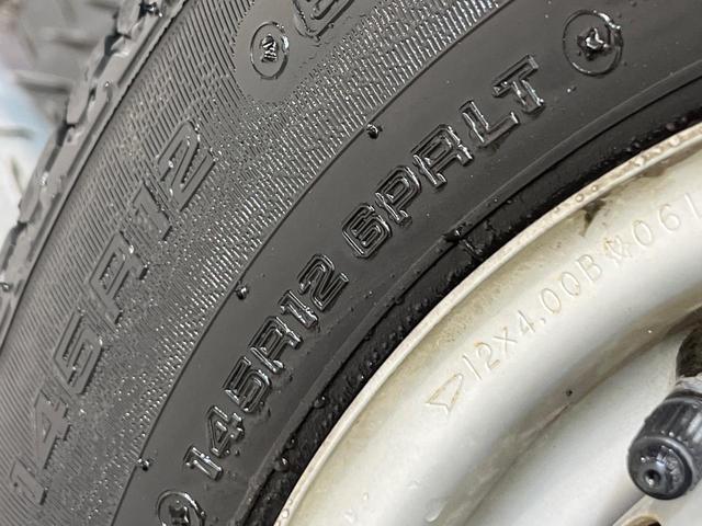 ハイゼットトラック エクストラSAIIIt 4WD MT車 スマートアシスト オーディオ 禁煙車 LEDヘッド LEDフォグ キーレスキー プライバシーガラス 荷台ステップ 12インチホイール バニティミラー 盗難防止システム(20枚目)