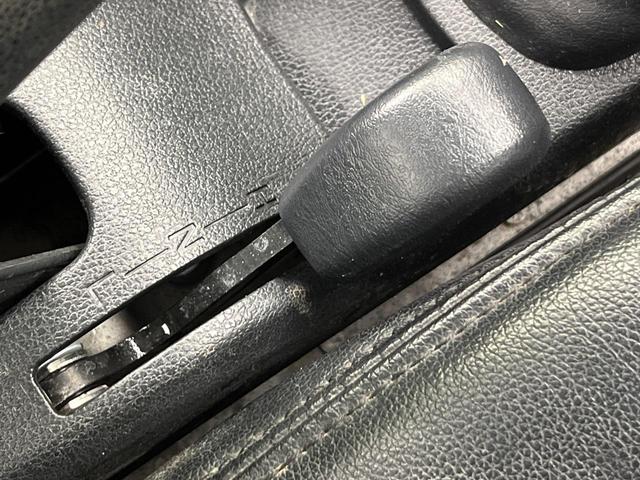 ハイゼットトラック エクストラSAIIIt 4WD MT車 スマートアシスト オーディオ 禁煙車 LEDヘッド LEDフォグ キーレスキー プライバシーガラス 荷台ステップ 12インチホイール バニティミラー 盗難防止システム(43枚目)