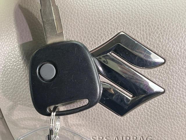 【キーレス】少し離れた場所からでもボタン一つでドアの開錠・施錠ができるのでとっても便利！ドアの鍵穴周りに傷をつけることもありません♪