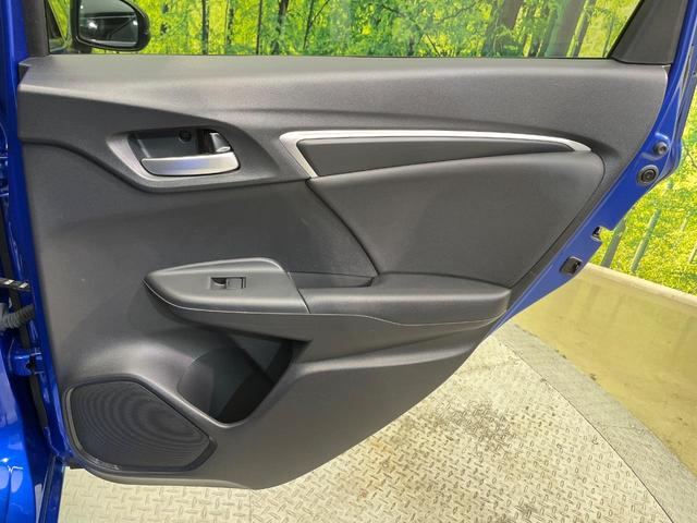 フィットハイブリッド Ｌパッケージ　純正ナビ　バックカメラ　寒冷地仕様　衝突被害軽減システム　禁煙車　ハーフレザーシート　スマートキー　ＬＥＤヘッド　ＥＴＣ　クルコン　オートライト　オートエアコン　Ｂｌｕｅｔｏｏｔｈ　電動格納ミラー（35枚目）