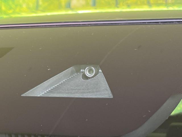 デミオ １３Ｃ　純正ナビ　衝突被害軽減システム　ブラインドスポットモニター　禁煙車　コーナーセンサー　スマートキー　ＥＴＣ　車線逸脱警報　オートライト　Ｂｌｕｅｔｏｏｔｈ　シートリフター　電動格納ドアミラー（3枚目）