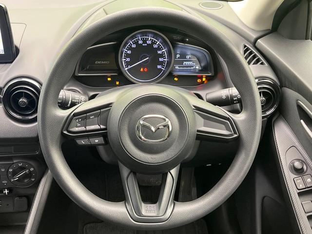 デミオ １３Ｃ　純正ナビ　衝突被害軽減システム　ブラインドスポットモニター　禁煙車　コーナーセンサー　スマートキー　ＥＴＣ　車線逸脱警報　オートライト　Ｂｌｕｅｔｏｏｔｈ　シートリフター　電動格納ドアミラー（11枚目）