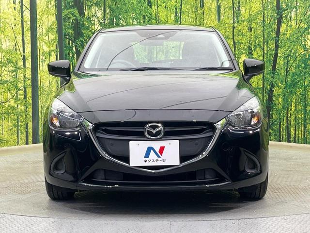 デミオ １３Ｃ　純正ナビ　衝突被害軽減システム　ブラインドスポットモニター　禁煙車　コーナーセンサー　スマートキー　ＥＴＣ　車線逸脱警報　オートライト　Ｂｌｕｅｔｏｏｔｈ　シートリフター　電動格納ドアミラー（14枚目）