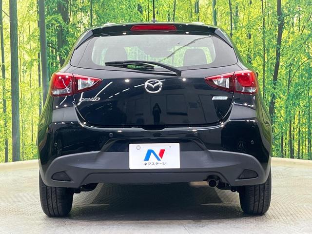 デミオ １３Ｃ　純正ナビ　衝突被害軽減システム　ブラインドスポットモニター　禁煙車　コーナーセンサー　スマートキー　ＥＴＣ　車線逸脱警報　オートライト　Ｂｌｕｅｔｏｏｔｈ　シートリフター　電動格納ドアミラー（15枚目）