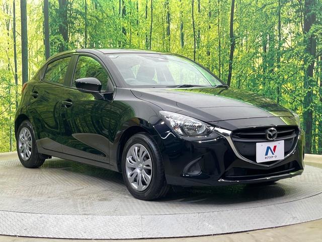 デミオ １３Ｃ　純正ナビ　衝突被害軽減システム　ブラインドスポットモニター　禁煙車　コーナーセンサー　スマートキー　ＥＴＣ　車線逸脱警報　オートライト　Ｂｌｕｅｔｏｏｔｈ　シートリフター　電動格納ドアミラー（16枚目）