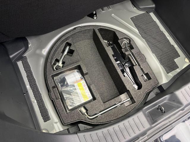 デミオ １３Ｃ　純正ナビ　衝突被害軽減システム　ブラインドスポットモニター　禁煙車　コーナーセンサー　スマートキー　ＥＴＣ　車線逸脱警報　オートライト　Ｂｌｕｅｔｏｏｔｈ　シートリフター　電動格納ドアミラー（34枚目）