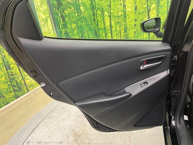 デミオ １３Ｃ　純正ナビ　衝突被害軽減システム　ブラインドスポットモニター　禁煙車　コーナーセンサー　スマートキー　ＥＴＣ　車線逸脱警報　オートライト　Ｂｌｕｅｔｏｏｔｈ　シートリフター　電動格納ドアミラー（40枚目）