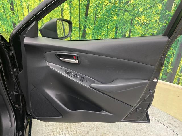 デミオ １３Ｃ　純正ナビ　衝突被害軽減システム　ブラインドスポットモニター　禁煙車　コーナーセンサー　スマートキー　ＥＴＣ　車線逸脱警報　オートライト　Ｂｌｕｅｔｏｏｔｈ　シートリフター　電動格納ドアミラー（42枚目）