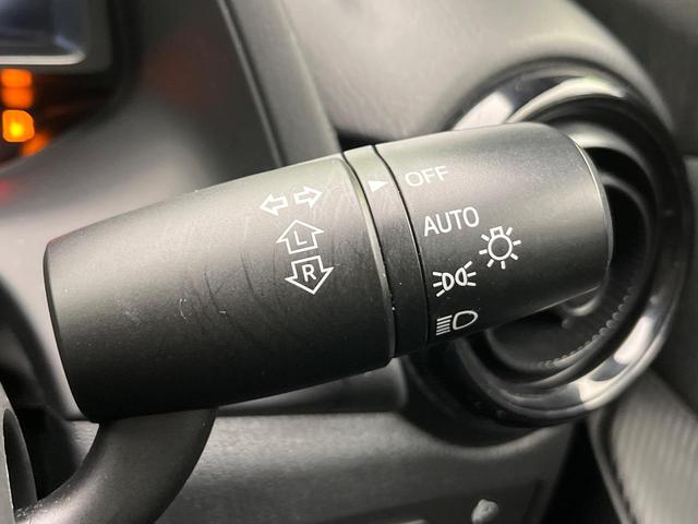 デミオ １３Ｃ　純正ナビ　衝突被害軽減システム　ブラインドスポットモニター　禁煙車　コーナーセンサー　スマートキー　ＥＴＣ　車線逸脱警報　オートライト　Ｂｌｕｅｔｏｏｔｈ　シートリフター　電動格納ドアミラー（49枚目）