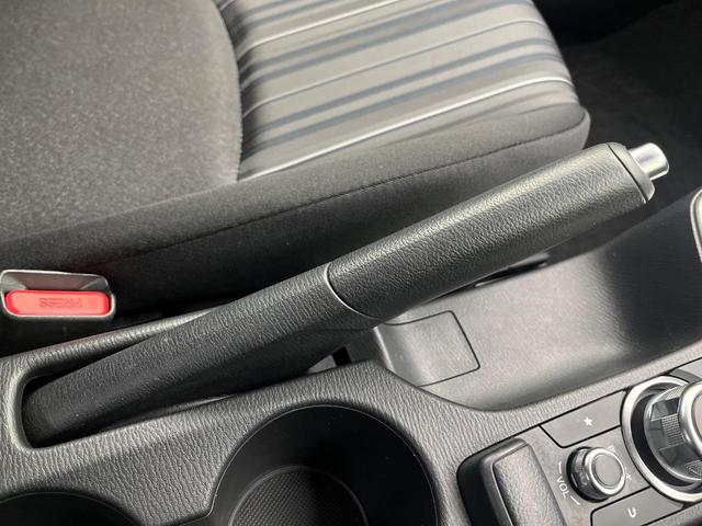 デミオ １３Ｃ　純正ナビ　衝突被害軽減システム　ブラインドスポットモニター　禁煙車　コーナーセンサー　スマートキー　ＥＴＣ　車線逸脱警報　オートライト　Ｂｌｕｅｔｏｏｔｈ　シートリフター　電動格納ドアミラー（60枚目）