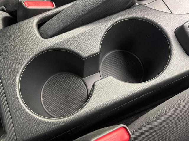 デミオ １３Ｃ　純正ナビ　衝突被害軽減システム　ブラインドスポットモニター　禁煙車　コーナーセンサー　スマートキー　ＥＴＣ　車線逸脱警報　オートライト　Ｂｌｕｅｔｏｏｔｈ　シートリフター　電動格納ドアミラー（61枚目）