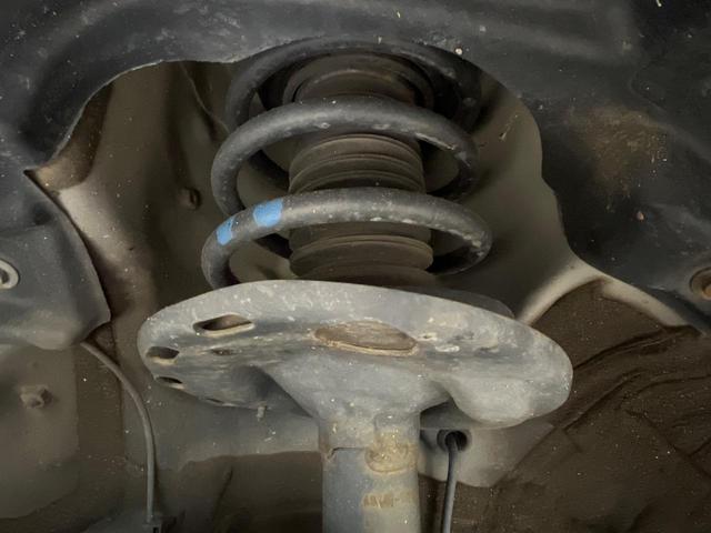 ヴォクシー Ｖ　４ＷＤ　両側電動ドア　フリップダウンモニター　純正９型ナビ　バックカメラ　衝突被害軽減システム　シートヒーター　禁煙車　前後ドラレコ　ＥＴＣ２．０　クルコン　純正１５インチＡＷ　フルセグ（20枚目）