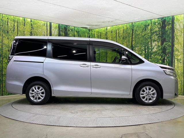 ヴォクシー Ｖ　４ＷＤ　両側電動ドア　フリップダウンモニター　純正９型ナビ　バックカメラ　衝突被害軽減システム　シートヒーター　禁煙車　前後ドラレコ　ＥＴＣ２．０　クルコン　純正１５インチＡＷ　フルセグ（21枚目）