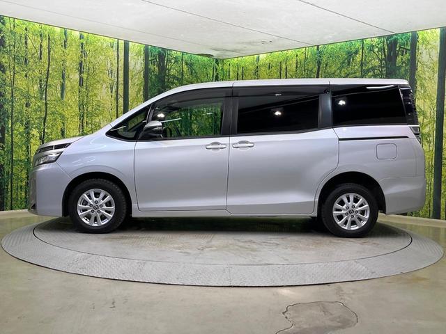 ヴォクシー Ｖ　４ＷＤ　両側電動ドア　フリップダウンモニター　純正９型ナビ　バックカメラ　衝突被害軽減システム　シートヒーター　禁煙車　前後ドラレコ　ＥＴＣ２．０　クルコン　純正１５インチＡＷ　フルセグ（23枚目）