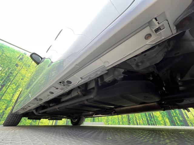 ヴォクシー Ｖ　４ＷＤ　両側電動ドア　フリップダウンモニター　純正９型ナビ　バックカメラ　衝突被害軽減システム　シートヒーター　禁煙車　前後ドラレコ　ＥＴＣ２．０　クルコン　純正１５インチＡＷ　フルセグ（32枚目）