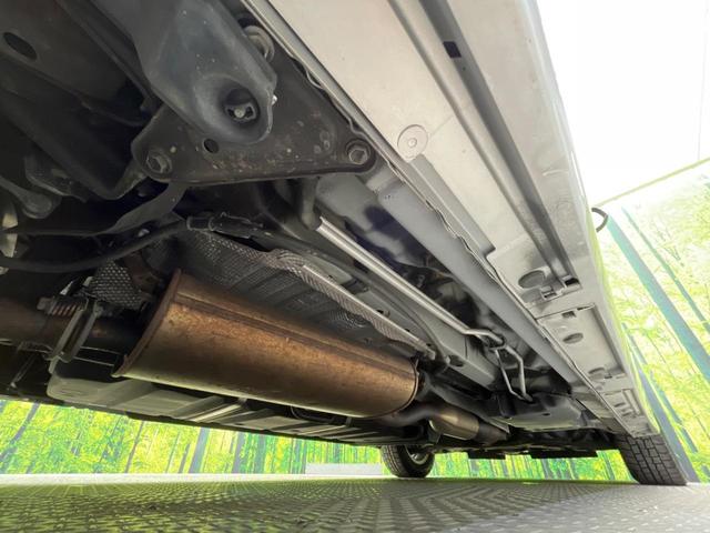 ヴォクシー Ｖ　４ＷＤ　両側電動ドア　フリップダウンモニター　純正９型ナビ　バックカメラ　衝突被害軽減システム　シートヒーター　禁煙車　前後ドラレコ　ＥＴＣ２．０　クルコン　純正１５インチＡＷ　フルセグ（33枚目）