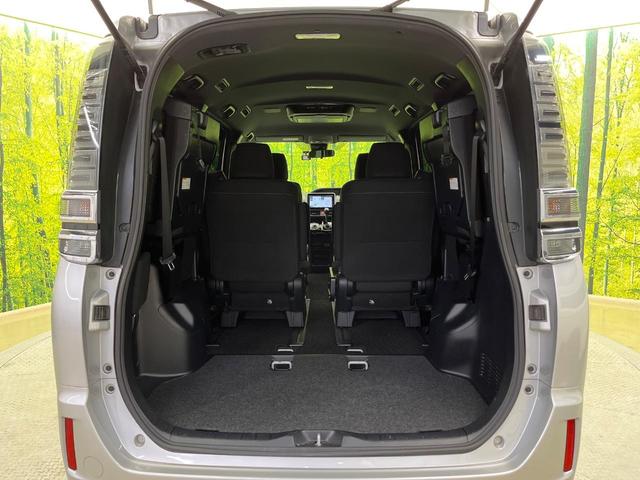 ヴォクシー Ｖ　４ＷＤ　両側電動ドア　フリップダウンモニター　純正９型ナビ　バックカメラ　衝突被害軽減システム　シートヒーター　禁煙車　前後ドラレコ　ＥＴＣ２．０　クルコン　純正１５インチＡＷ　フルセグ（35枚目）