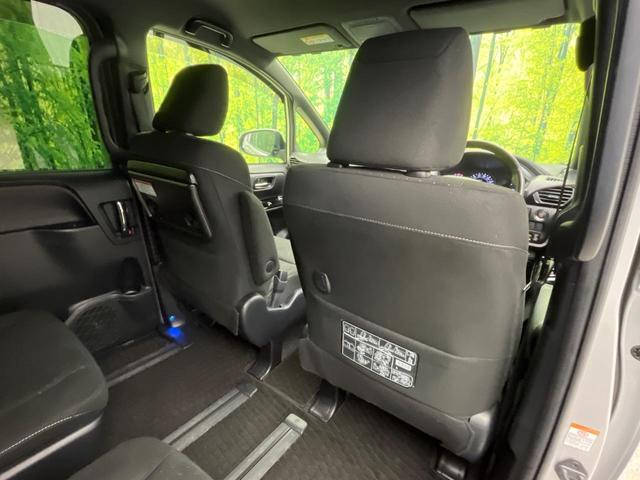 ヴォクシー Ｖ　４ＷＤ　両側電動ドア　フリップダウンモニター　純正９型ナビ　バックカメラ　衝突被害軽減システム　シートヒーター　禁煙車　前後ドラレコ　ＥＴＣ２．０　クルコン　純正１５インチＡＷ　フルセグ（38枚目）