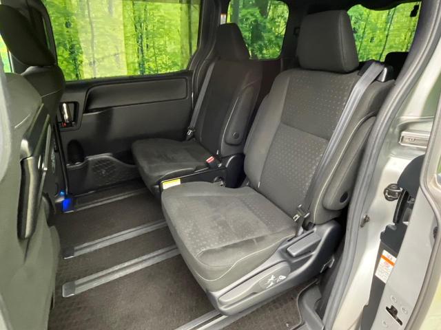 ヴォクシー Ｖ　４ＷＤ　両側電動ドア　フリップダウンモニター　純正９型ナビ　バックカメラ　衝突被害軽減システム　シートヒーター　禁煙車　前後ドラレコ　ＥＴＣ２．０　クルコン　純正１５インチＡＷ　フルセグ（40枚目）