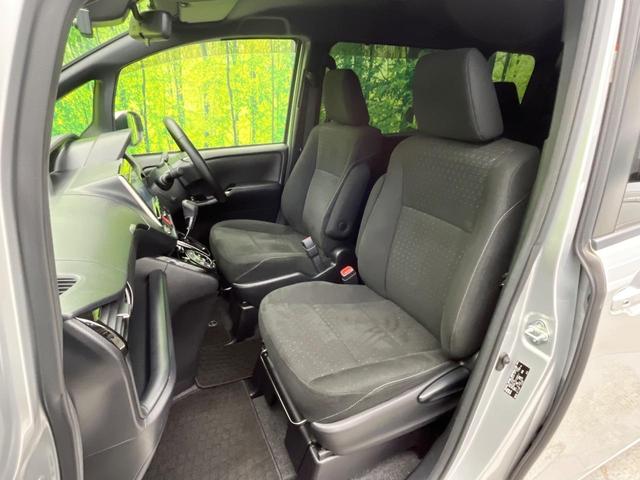 ヴォクシー Ｖ　４ＷＤ　両側電動ドア　フリップダウンモニター　純正９型ナビ　バックカメラ　衝突被害軽減システム　シートヒーター　禁煙車　前後ドラレコ　ＥＴＣ２．０　クルコン　純正１５インチＡＷ　フルセグ（42枚目）