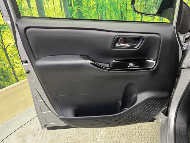ヴォクシー Ｖ　４ＷＤ　両側電動ドア　フリップダウンモニター　純正９型ナビ　バックカメラ　衝突被害軽減システム　シートヒーター　禁煙車　前後ドラレコ　ＥＴＣ２．０　クルコン　純正１５インチＡＷ　フルセグ（43枚目）