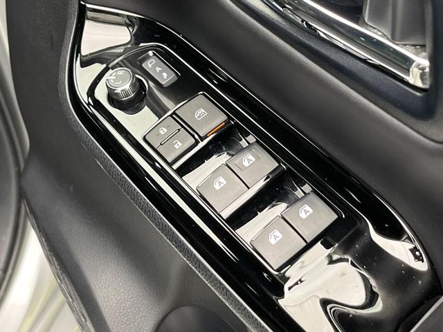 ヴォクシー Ｖ　４ＷＤ　両側電動ドア　フリップダウンモニター　純正９型ナビ　バックカメラ　衝突被害軽減システム　シートヒーター　禁煙車　前後ドラレコ　ＥＴＣ２．０　クルコン　純正１５インチＡＷ　フルセグ（50枚目）