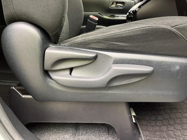 ヴォクシー Ｖ　４ＷＤ　両側電動ドア　フリップダウンモニター　純正９型ナビ　バックカメラ　衝突被害軽減システム　シートヒーター　禁煙車　前後ドラレコ　ＥＴＣ２．０　クルコン　純正１５インチＡＷ　フルセグ（51枚目）