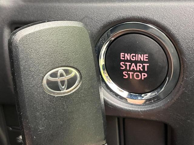 ヴォクシー Ｖ　４ＷＤ　両側電動ドア　フリップダウンモニター　純正９型ナビ　バックカメラ　衝突被害軽減システム　シートヒーター　禁煙車　前後ドラレコ　ＥＴＣ２．０　クルコン　純正１５インチＡＷ　フルセグ（52枚目）