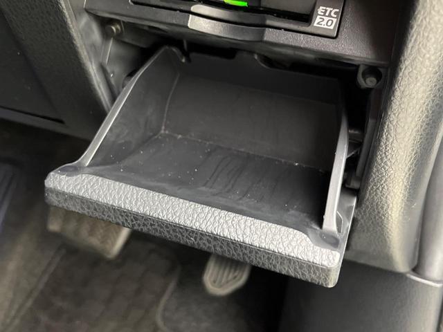 ヴォクシー Ｖ　４ＷＤ　両側電動ドア　フリップダウンモニター　純正９型ナビ　バックカメラ　衝突被害軽減システム　シートヒーター　禁煙車　前後ドラレコ　ＥＴＣ２．０　クルコン　純正１５インチＡＷ　フルセグ（56枚目）