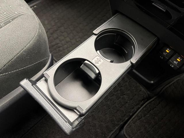 ヴォクシー Ｖ　４ＷＤ　両側電動ドア　フリップダウンモニター　純正９型ナビ　バックカメラ　衝突被害軽減システム　シートヒーター　禁煙車　前後ドラレコ　ＥＴＣ２．０　クルコン　純正１５インチＡＷ　フルセグ（66枚目）