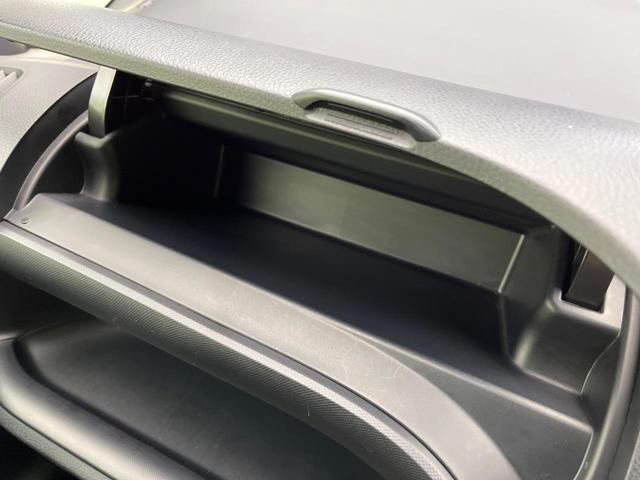 ヴォクシー Ｖ　４ＷＤ　両側電動ドア　フリップダウンモニター　純正９型ナビ　バックカメラ　衝突被害軽減システム　シートヒーター　禁煙車　前後ドラレコ　ＥＴＣ２．０　クルコン　純正１５インチＡＷ　フルセグ（70枚目）