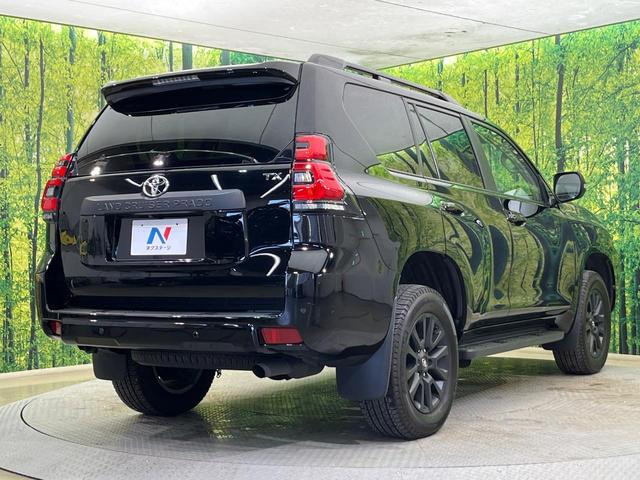 ランドクルーザープラド ＴＸ　Ｌパッケージ　マットブラックエディション　４ＷＤ　７人乗り　サンルーフ　フリップダウンモニター　純正９型ナビ　全周囲カメラ　衝突被害軽減　レーダークルーズ　ＨＤＭＩ接続　禁煙車　ベージュ革シート　シートエアコン　前後ドラレコ　コーナーセンサー（17枚目）