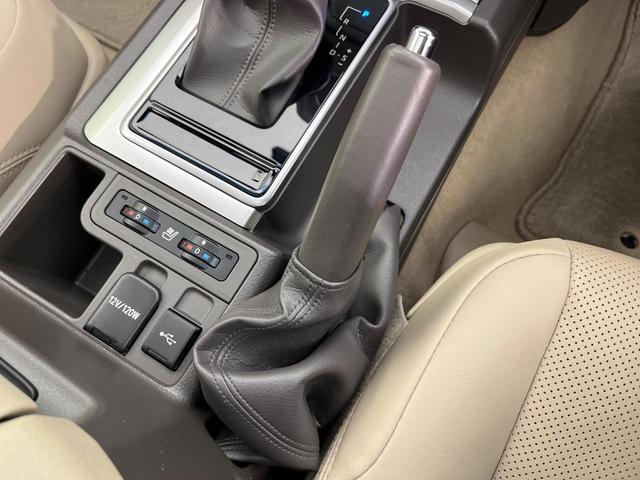 ランドクルーザープラド ＴＸ　Ｌパッケージ　マットブラックエディション　４ＷＤ　７人乗り　サンルーフ　フリップダウンモニター　純正９型ナビ　全周囲カメラ　衝突被害軽減　レーダークルーズ　ＨＤＭＩ接続　禁煙車　ベージュ革シート　シートエアコン　前後ドラレコ　コーナーセンサー（68枚目）